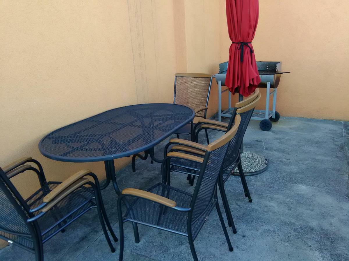 Apartments Mare Croatia Сень Экстерьер фото