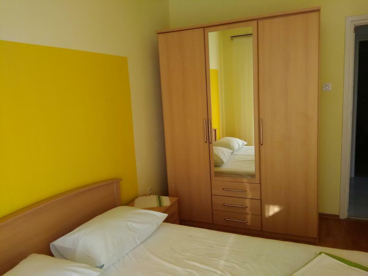 Apartments Mare Croatia Сень Экстерьер фото